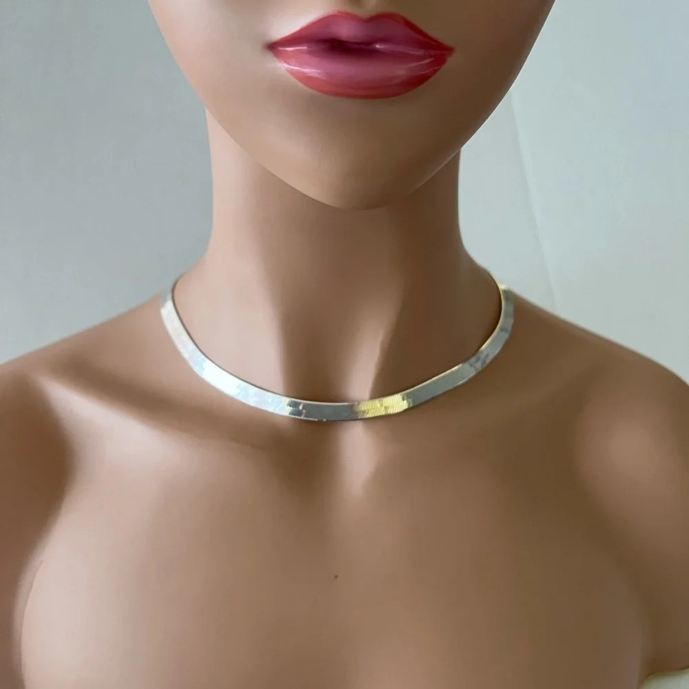 Sterling Silver made in Italy Necklace. Gorgeous cuts on one smooth on other.